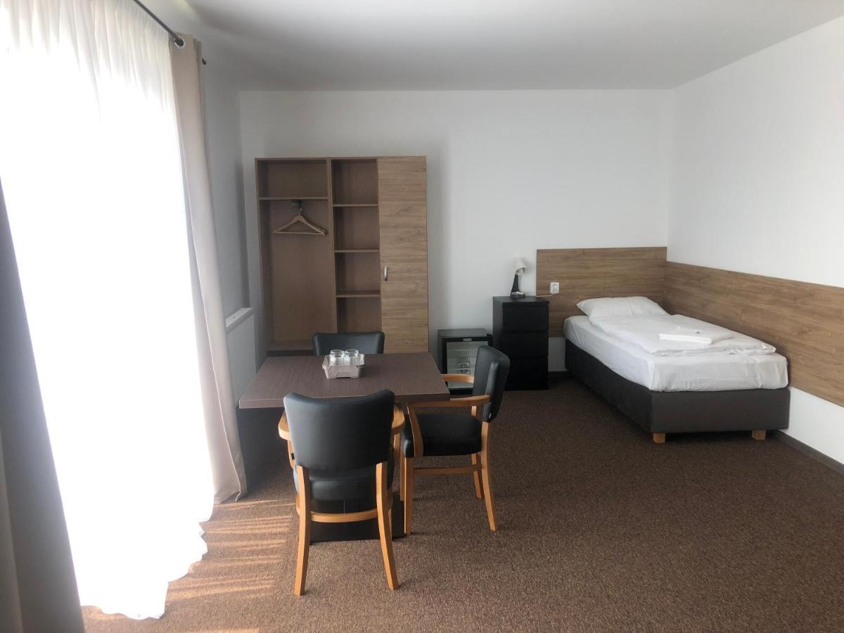 Motel R10 Mladá Boleslav Εξωτερικό φωτογραφία