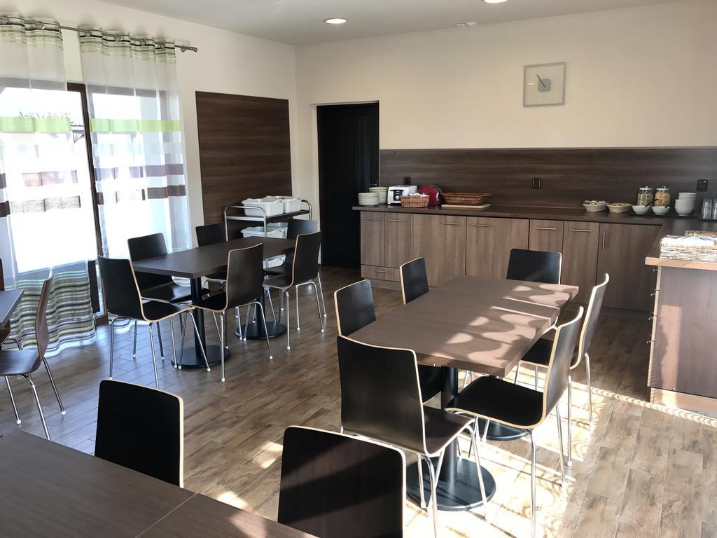 Motel R10 Mladá Boleslav Εξωτερικό φωτογραφία